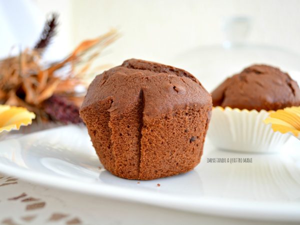 muffin al cacao con gocce di cioccolato