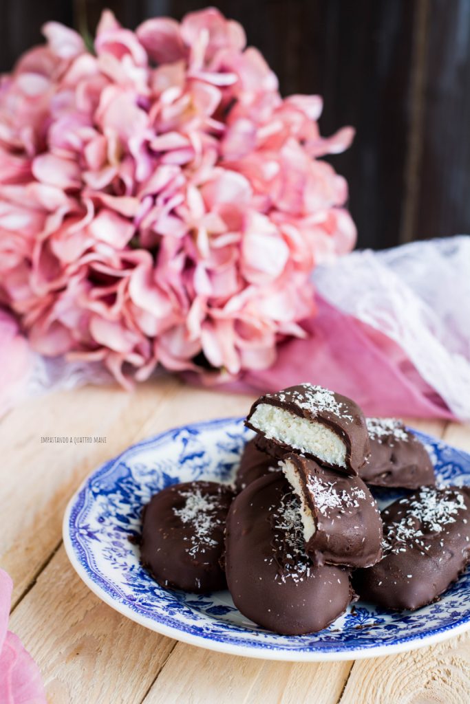 bounty fatti in casa, la ricetta perfetta per preparare in casa le barrette al cioccolato e cocco